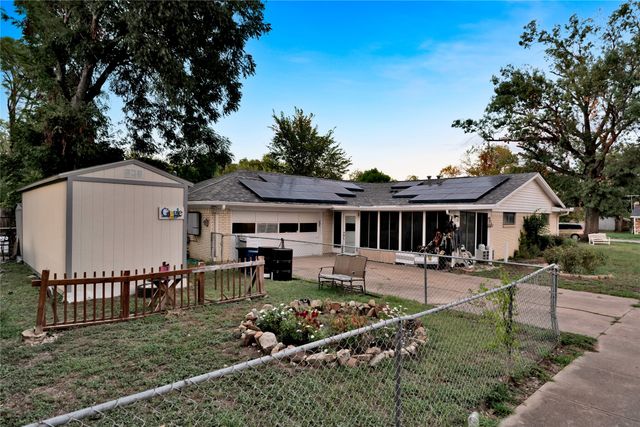 800 Patricia Street, Irving, TX 75060