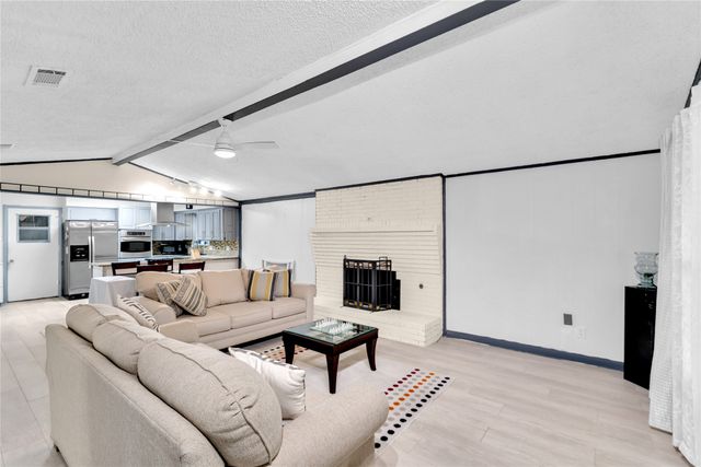 800 Patricia Street, Irving, TX 75060