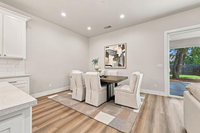 5027 Engle Rd, Carmichael, CA 95608