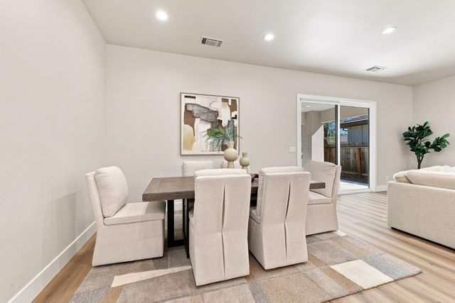 5027 Engle Rd, Carmichael, CA 95608