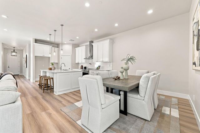 5027 Engle Rd, Carmichael, CA 95608