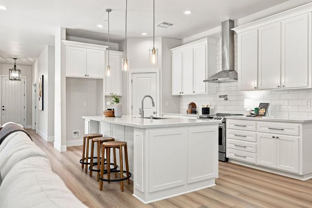 5027 Engle Rd, Carmichael, CA 95608