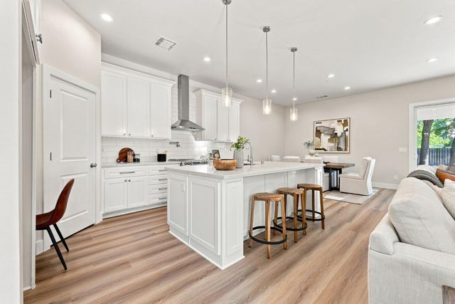 5027 Engle Rd, Carmichael, CA 95608