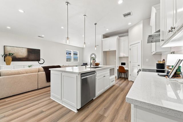 5027 Engle Rd, Carmichael, CA 95608