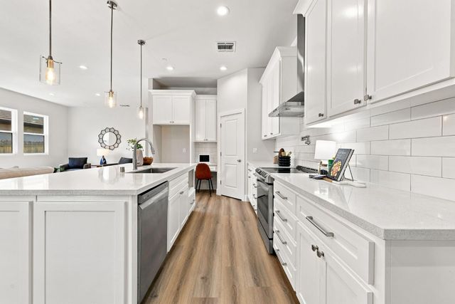5027 Engle Rd, Carmichael, CA 95608