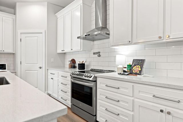 5027 Engle Rd, Carmichael, CA 95608