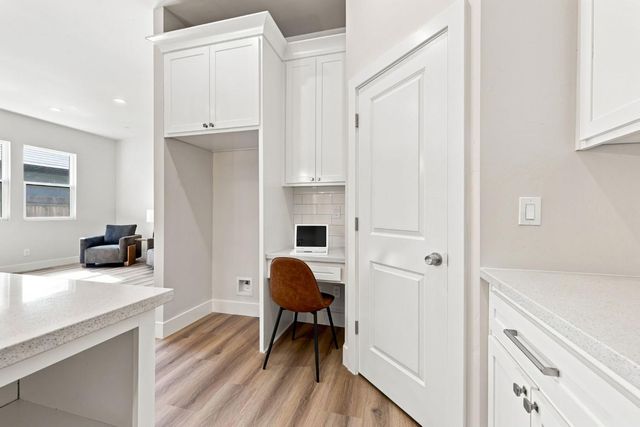 5027 Engle Rd, Carmichael, CA 95608