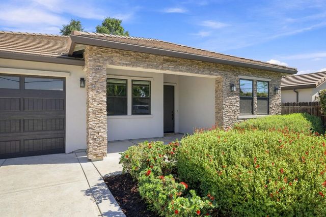 5027 Engle Rd, Carmichael, CA 95608
