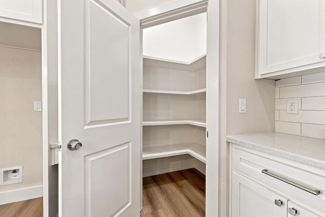 5027 Engle Rd, Carmichael, CA 95608