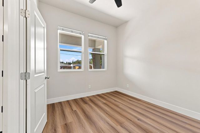 5027 Engle Rd, Carmichael, CA 95608