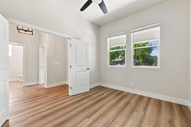 5027 Engle Rd, Carmichael, CA 95608