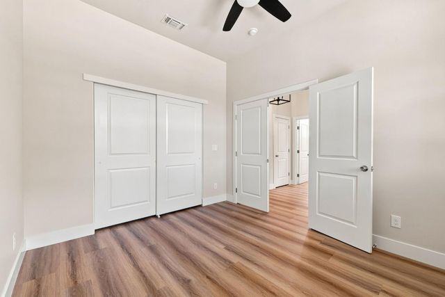 5027 Engle Rd, Carmichael, CA 95608