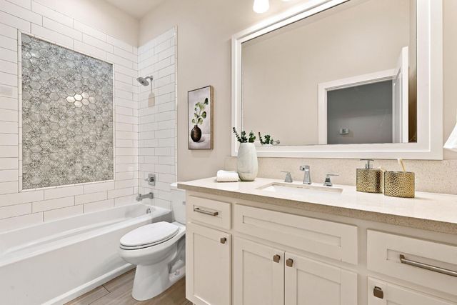 5027 Engle Rd, Carmichael, CA 95608