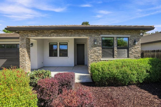5027 Engle Rd, Carmichael, CA 95608