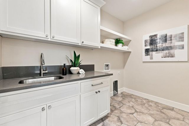 5027 Engle Rd, Carmichael, CA 95608