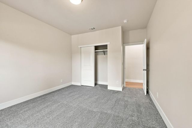 5027 Engle Rd, Carmichael, CA 95608