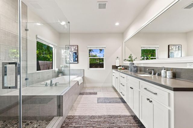 5027 Engle Rd, Carmichael, CA 95608