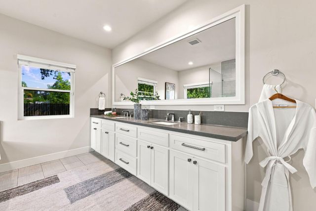 5027 Engle Rd, Carmichael, CA 95608