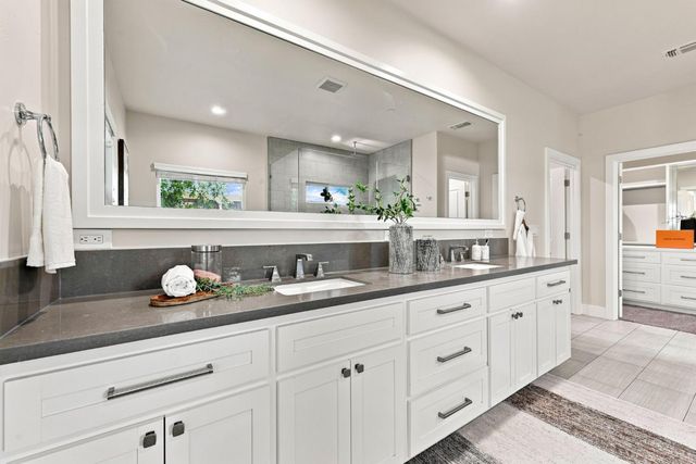 5027 Engle Rd, Carmichael, CA 95608