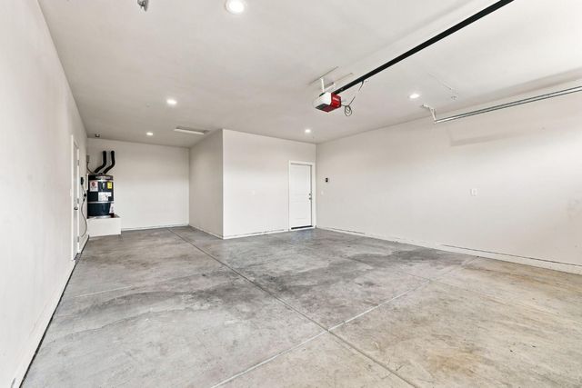 5027 Engle Rd, Carmichael, CA 95608