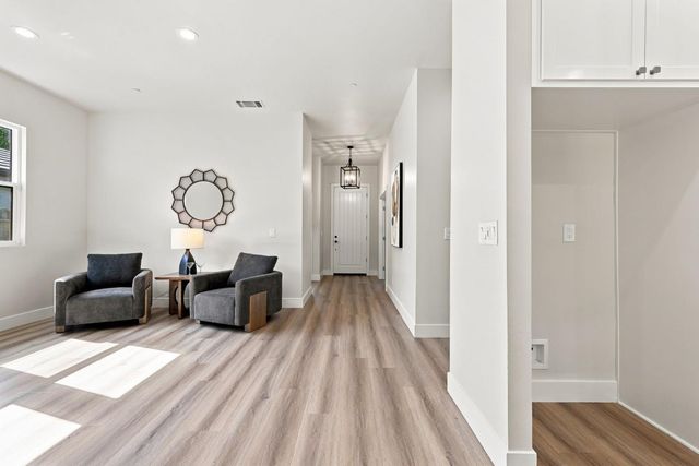 5027 Engle Rd, Carmichael, CA 95608