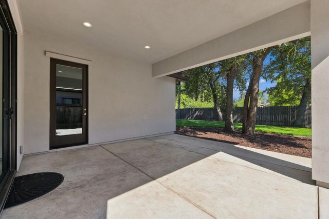 5027 Engle Rd, Carmichael, CA 95608