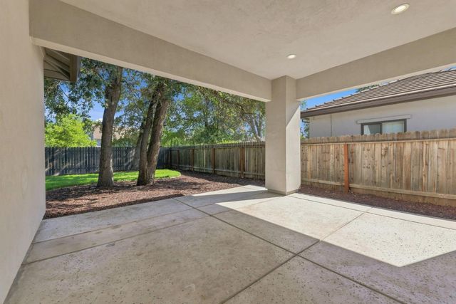 5027 Engle Rd, Carmichael, CA 95608