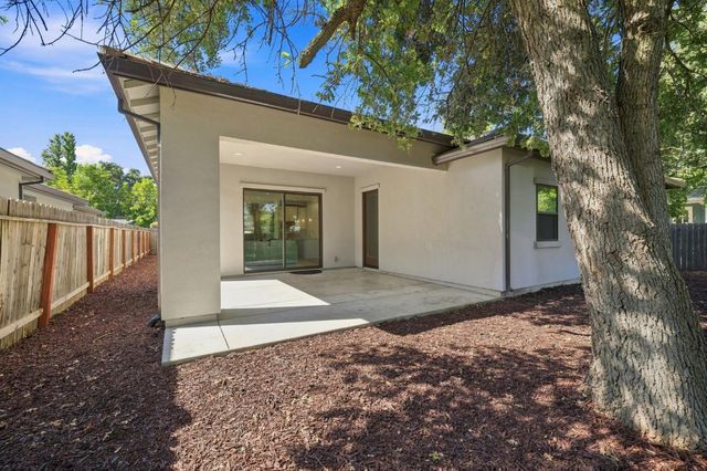 5027 Engle Rd, Carmichael, CA 95608