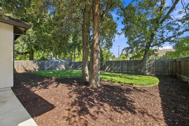5027 Engle Rd, Carmichael, CA 95608