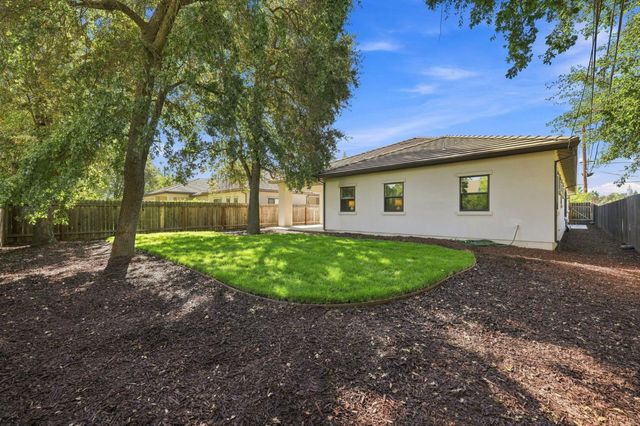 5027 Engle Rd, Carmichael, CA 95608
