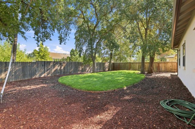 5027 Engle Rd, Carmichael, CA 95608