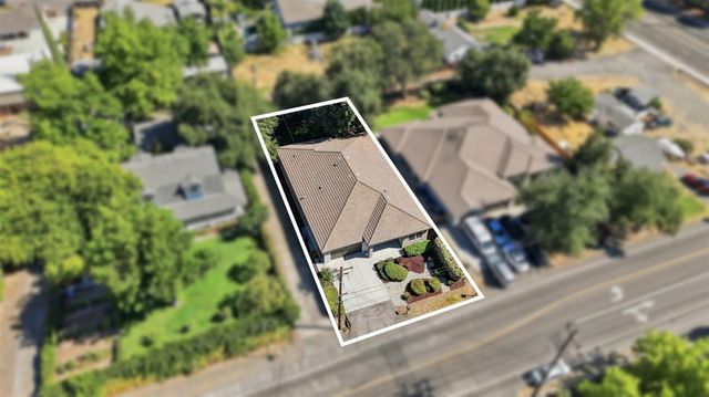 5027 Engle Rd, Carmichael, CA 95608