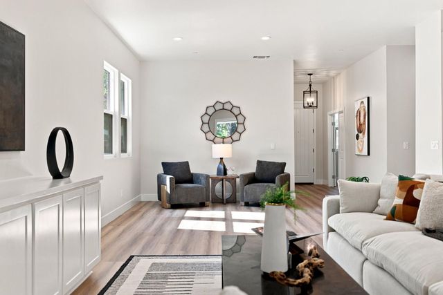 5027 Engle Rd, Carmichael, CA 95608