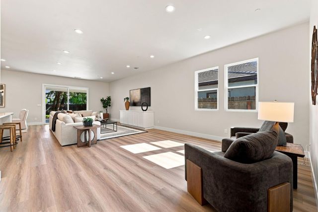 5027 Engle Rd, Carmichael, CA 95608