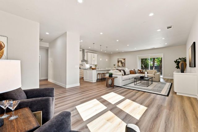 5027 Engle Rd, Carmichael, CA 95608