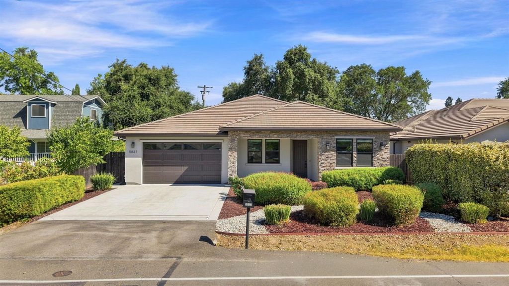 5027 Engle Rd, Carmichael, CA 95608