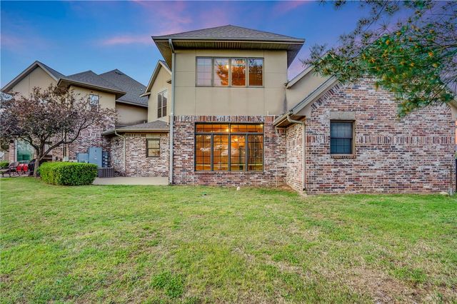 2712 S Everest Avenue, Rogers, AR 72758
