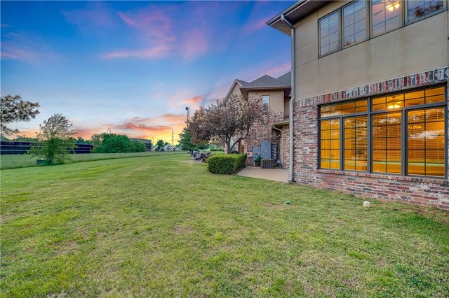 2712 S Everest Avenue, Rogers, AR 72758