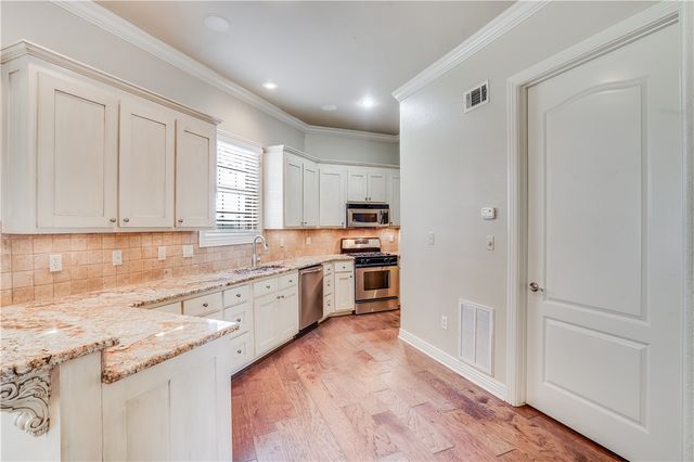2712 S Everest Avenue, Rogers, AR 72758