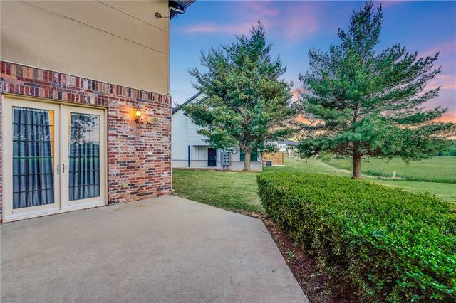 2712 S Everest Avenue, Rogers, AR 72758