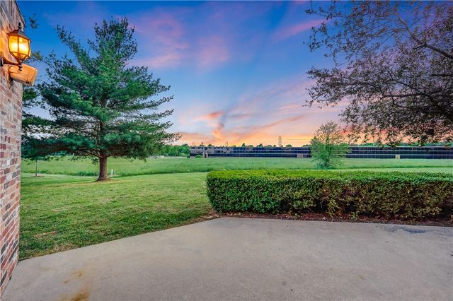 2712 S Everest Avenue, Rogers, AR 72758