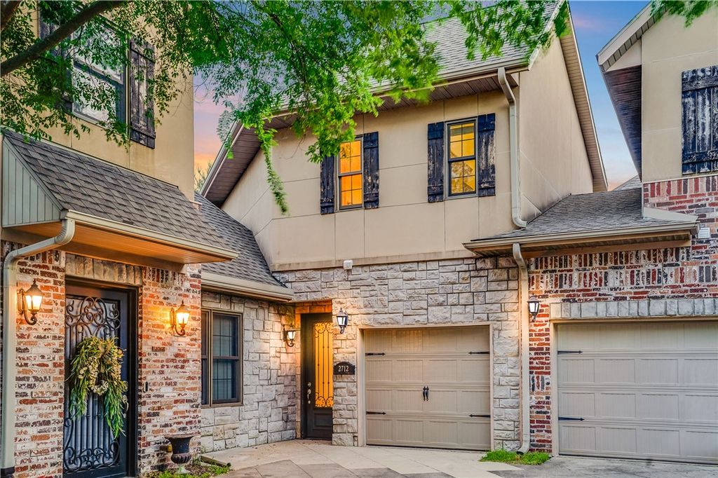 2712 S Everest Avenue, Rogers, AR 72758
