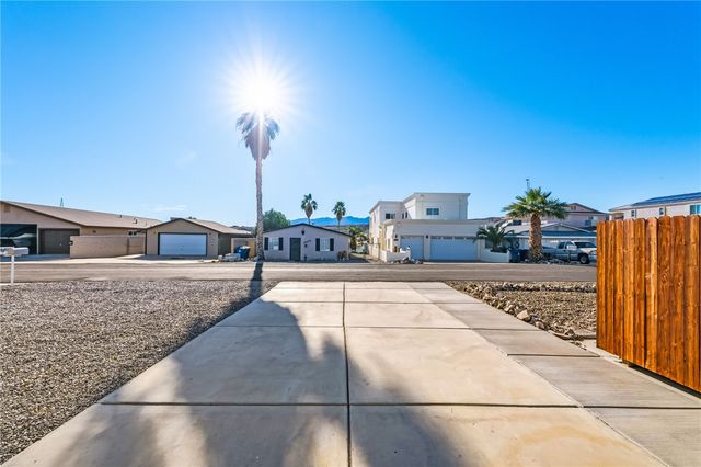 2403 Castle Rock Circle, Bullhead City, AZ 86442