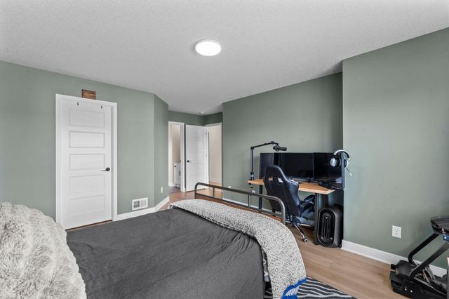 20391 Greengate Court, Lakeville, MN 55044