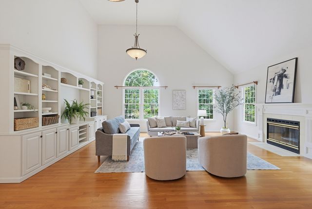 78 Duck Pond Dr, Groton, MA 01450