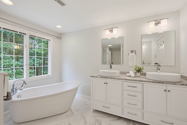 78 Duck Pond Dr, Groton, MA 01450