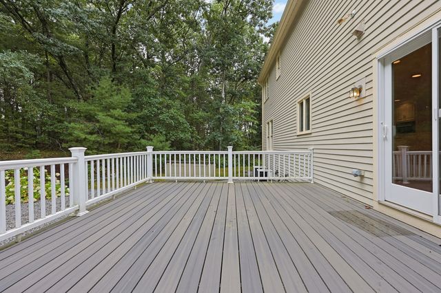 78 Duck Pond Dr, Groton, MA 01450