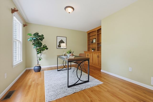 78 Duck Pond Dr, Groton, MA 01450