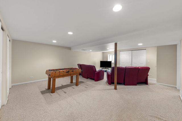 228 Winslow Court, Naperville, IL 60565