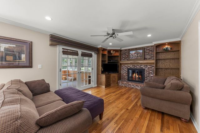 228 Winslow Court, Naperville, IL 60565